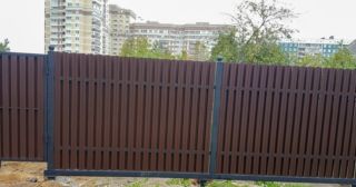 Купить распашные ворота из штакетника Спасск-Дальний, цена от 2723 руб.
